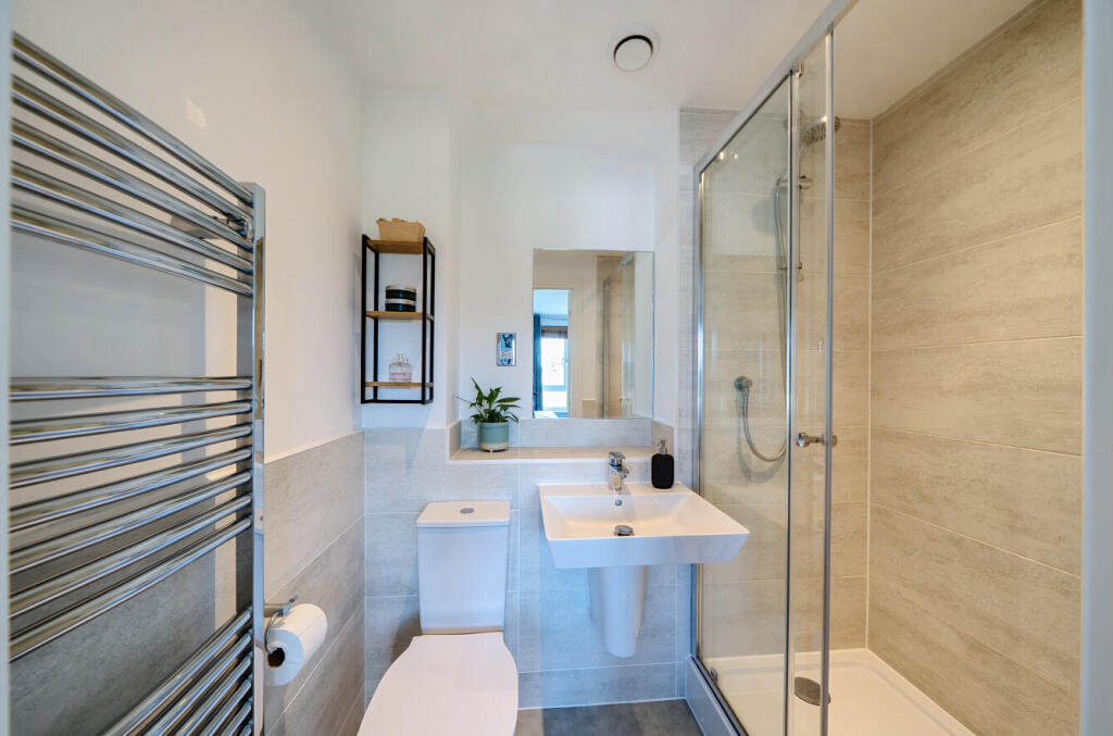 1336972-11-6895ba...