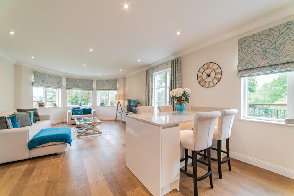 The-Old-Court-Maiden