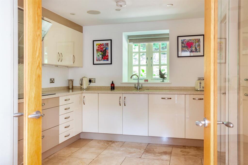 76950_3 The Courtyard Moor Park (13)_low.jpg