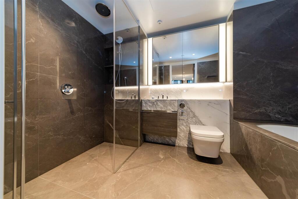 Bathroom           .jpg