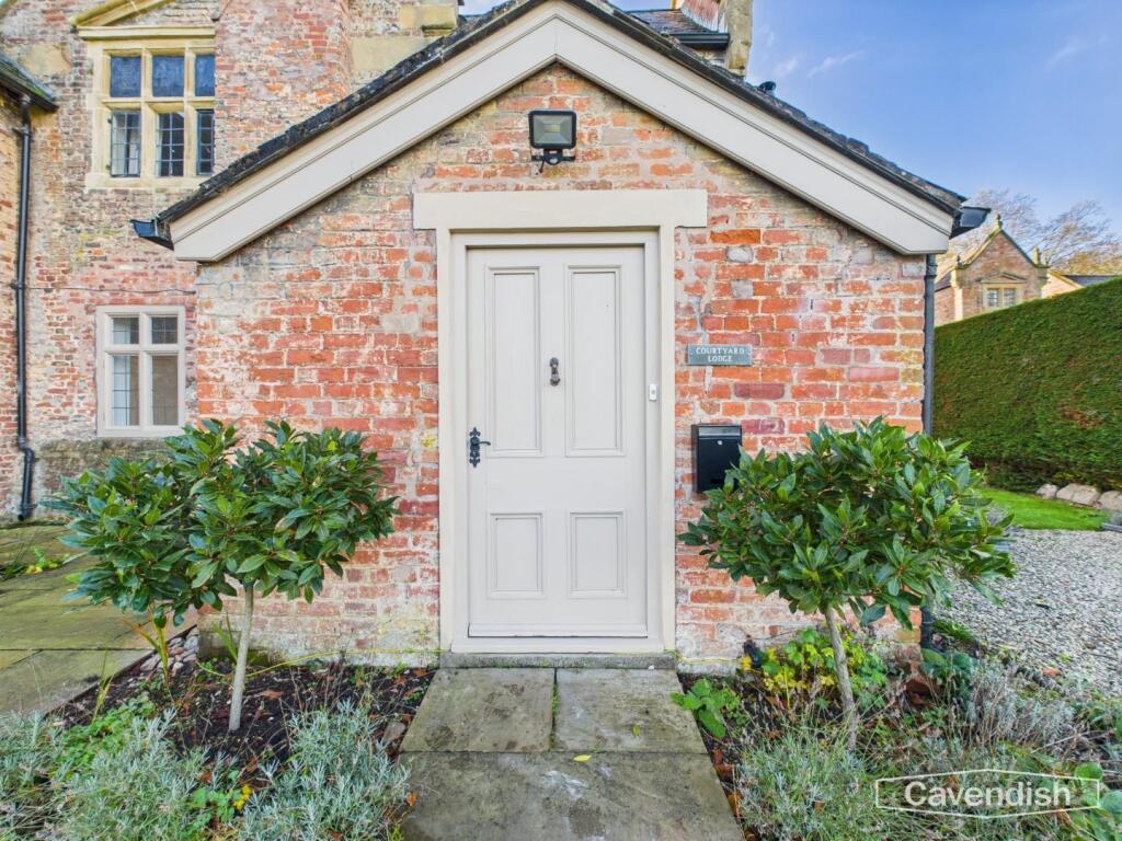 THE ACCOMMODATION COMPRISES: