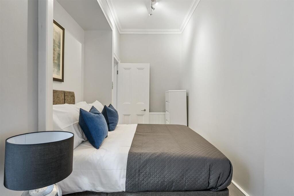 Flat 2, Dukes lane Mansions W8 4JP-4 V2 (2).jpg