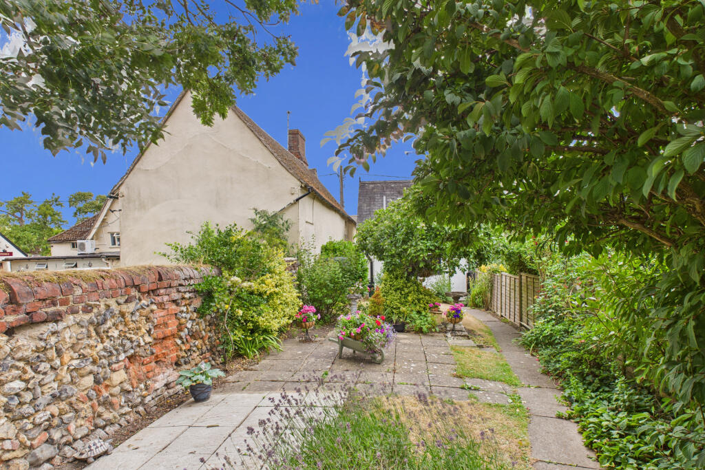 CAM05454G0-PR0035-STILL018