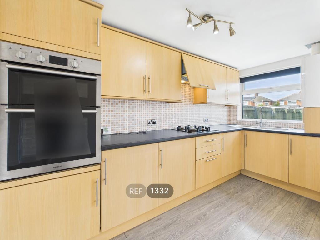 Kitchen / Dining area