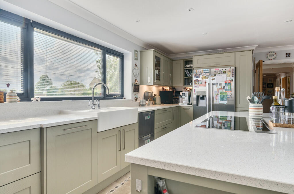 1304671-32-684082...