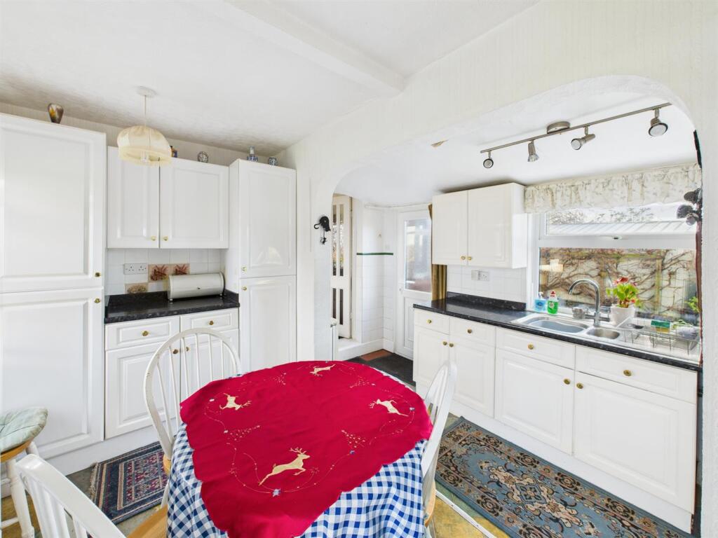 Kitchen / Breakfast Room