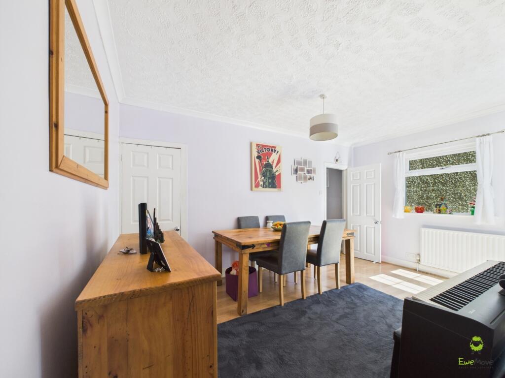 CAM03779G0-PR0286-STILL006