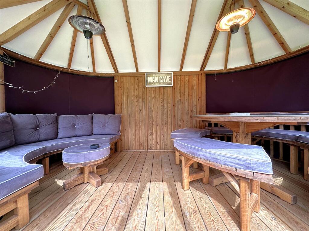 External Entertainment Area 636