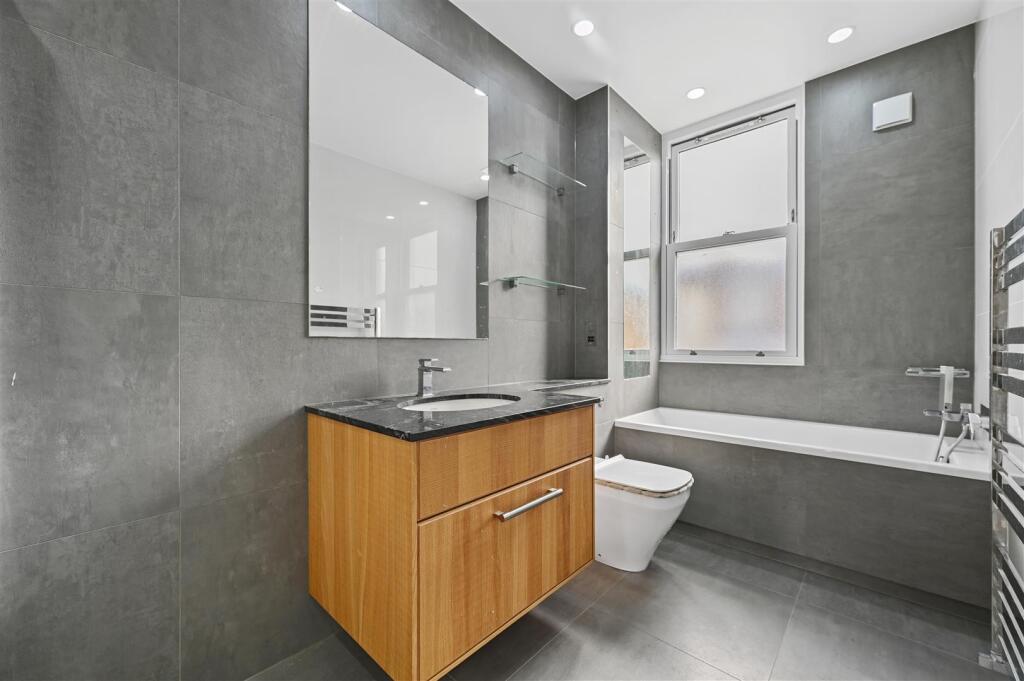 Lena Gardens - BathroomA3