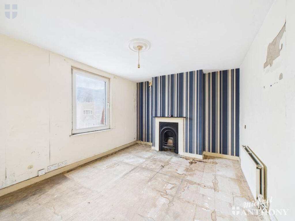 CAM03218G0-PR0818-STILL008-thumbnail-h750-70