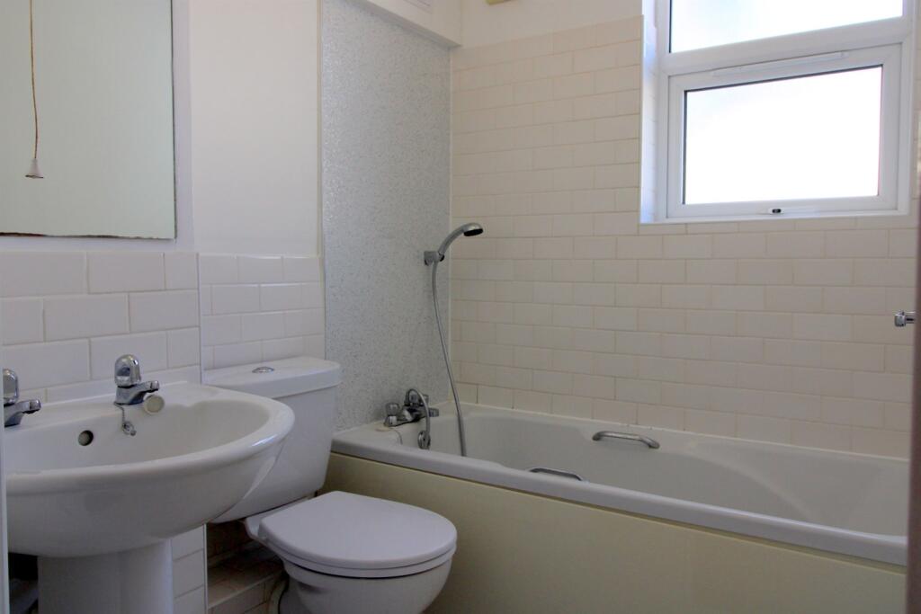 Bathroom+with+hand+s