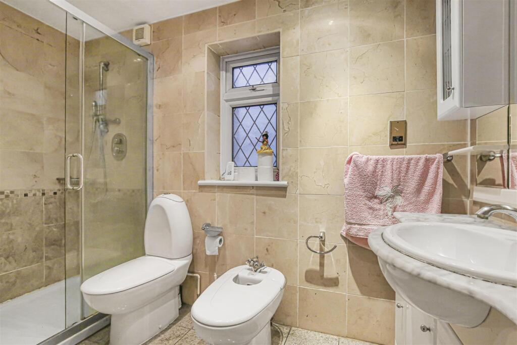 GROUND FLOOR SHOWER ROOM