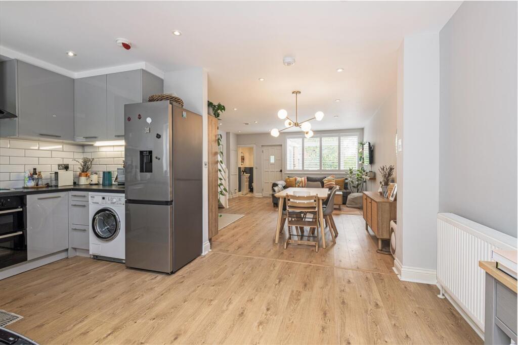 43 Penwith Rd Kit 3.jpg