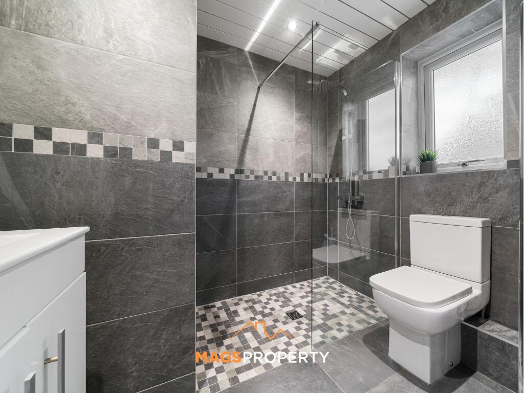 Bathroom 2 (Floor 2)