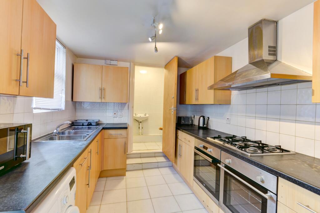 28a Crescent Road Kitchen (2)