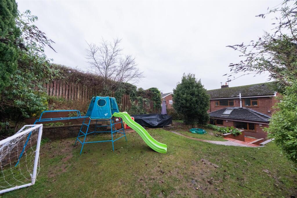 57 Oathills Drive-035.jpg