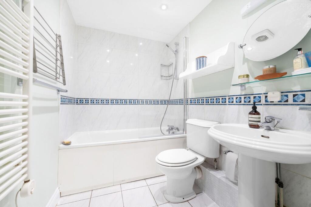 Family Bathroom.JPG
