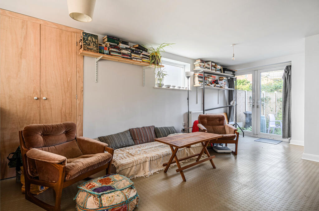 1372559-8-68fb5a9...