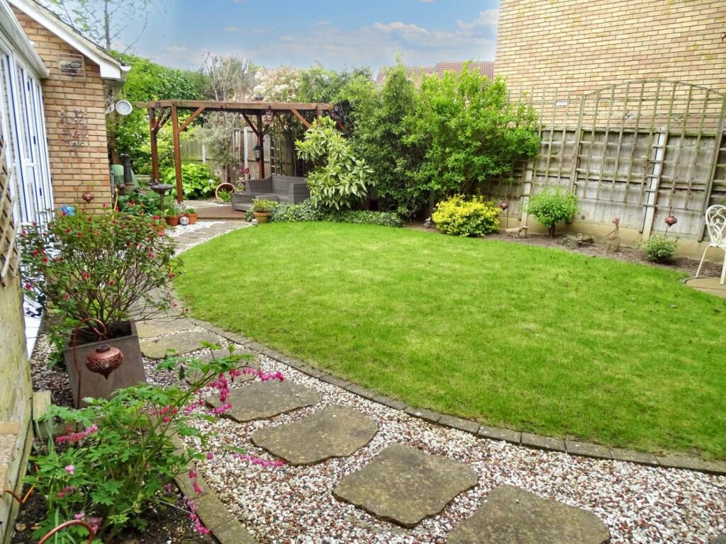 UNOVERLOOKED LANDSCAPED REAR GARDEN