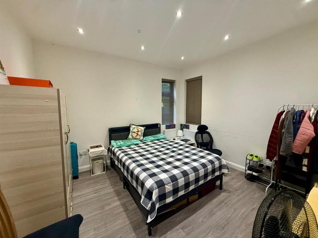 Bedroom 2 (Behind Reception Room)