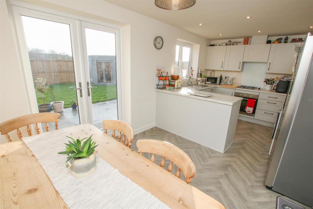 OPEN PLAN DINING KITCHEN