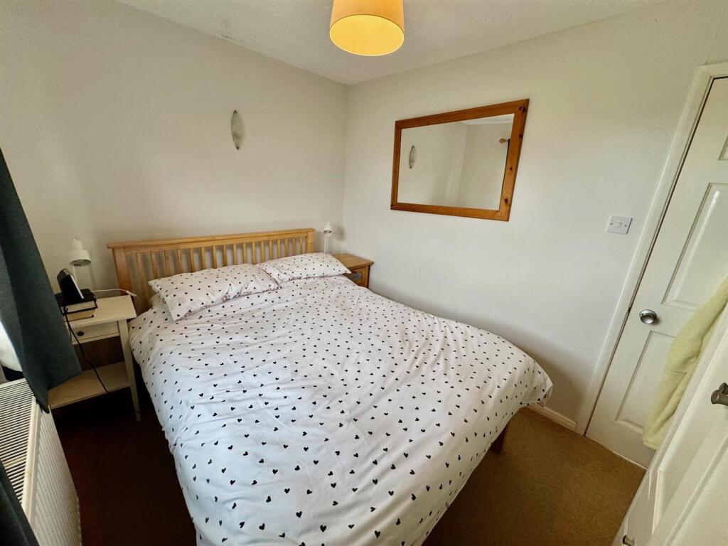 Bedroom 1b.jpg