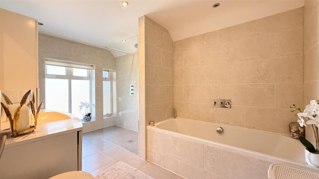 EN SUITE