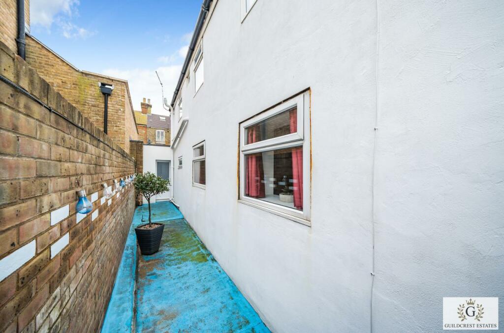 Victoria Road for sale by Guildcrest Estates - gar