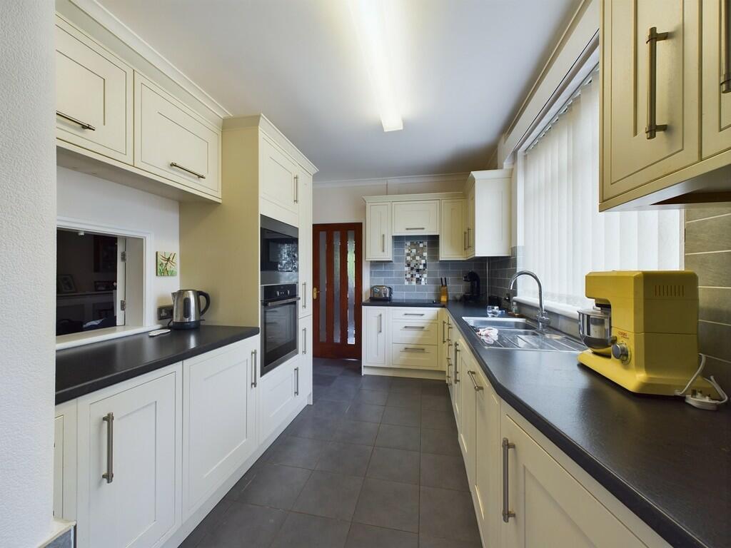 CAM02854G0-PR0203...