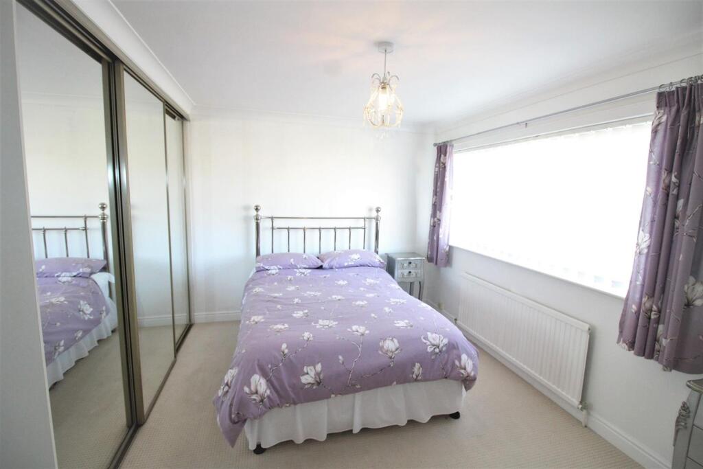 10 Kempston Way-Bed1.JPG