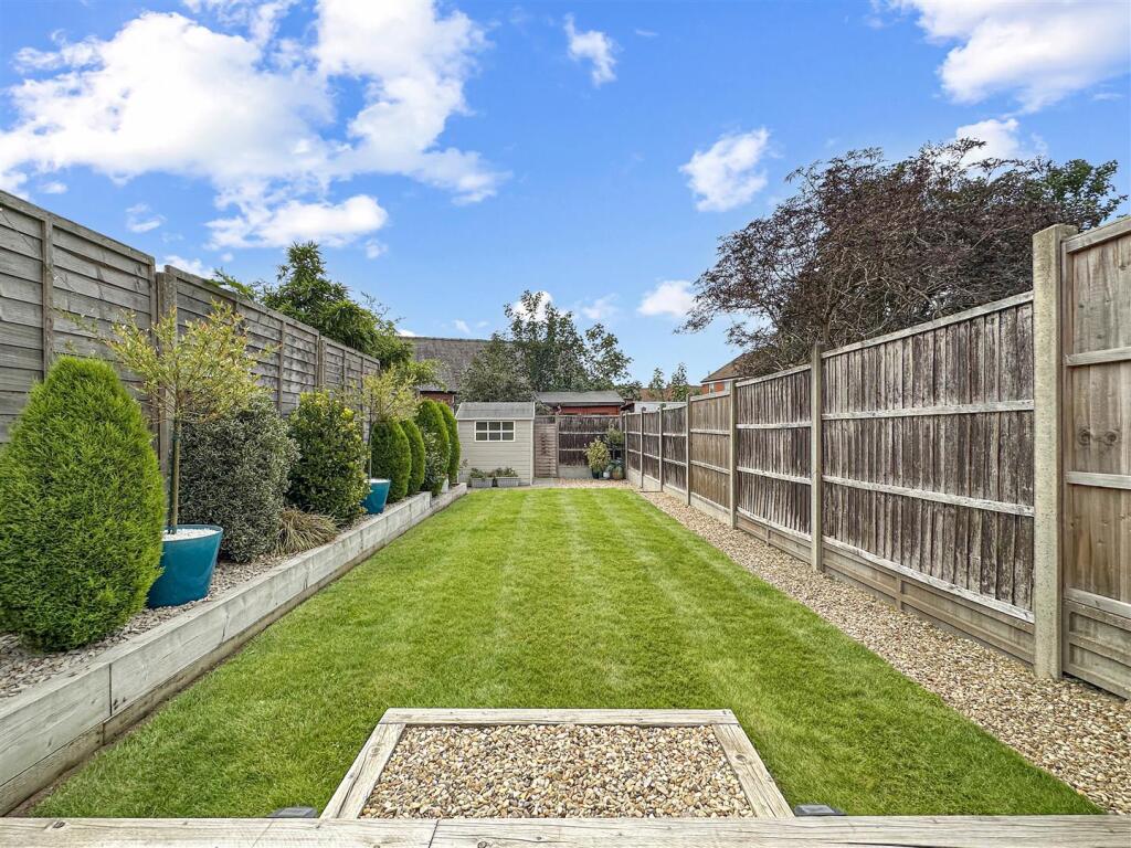 Beautiful Private Garden 458
