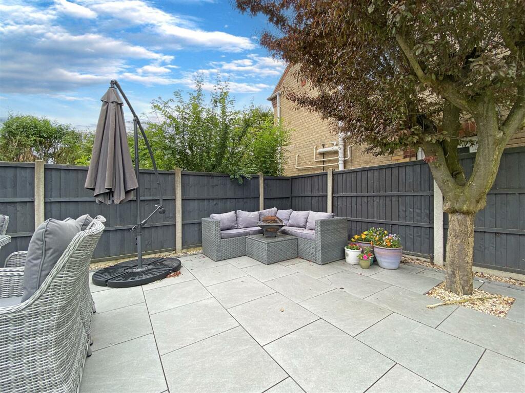 Outdoor Entertainment Area 874