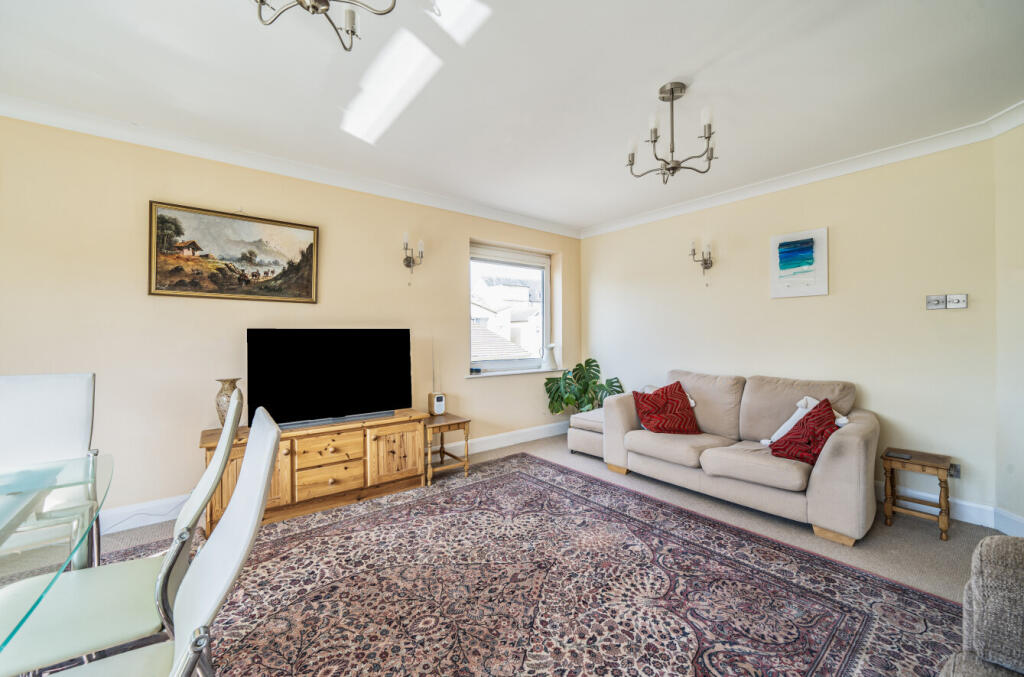 1294428-4-682c54d...