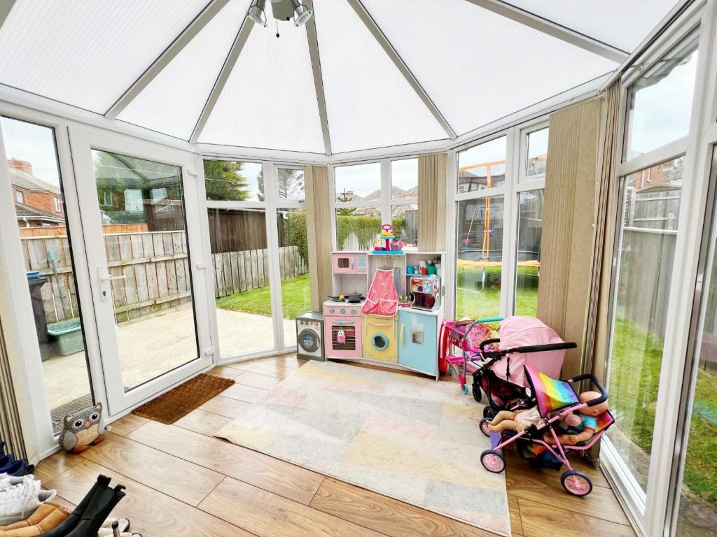 Conservatory pic 1.jpg