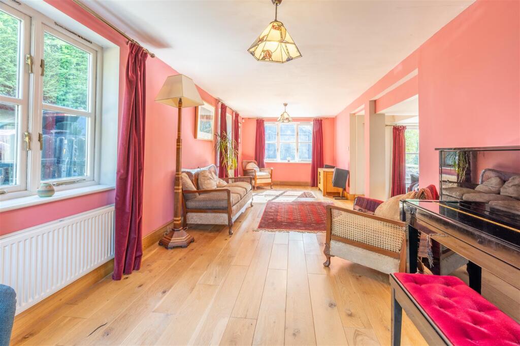 Sitting Room Area