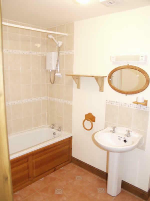 bay view house bathroom.jpg
