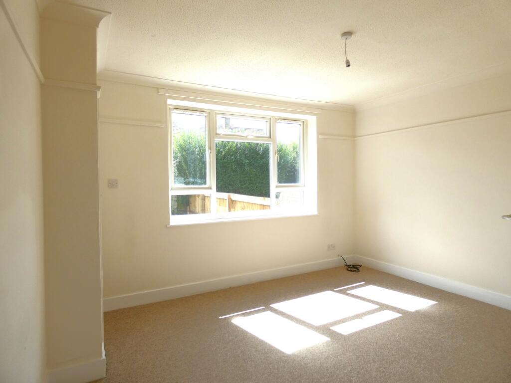 Pic 3 Living Room (1).JPG