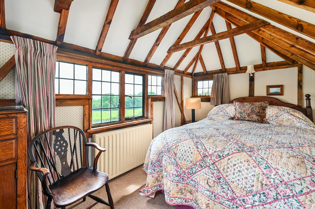 THE COTTAGE - HOG...