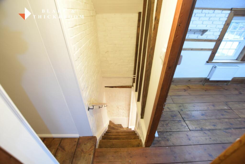 FIRST FLOOR LANDING
