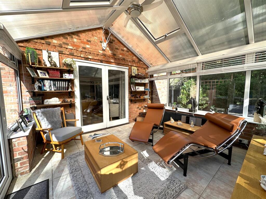 Lovely Conservatory 220