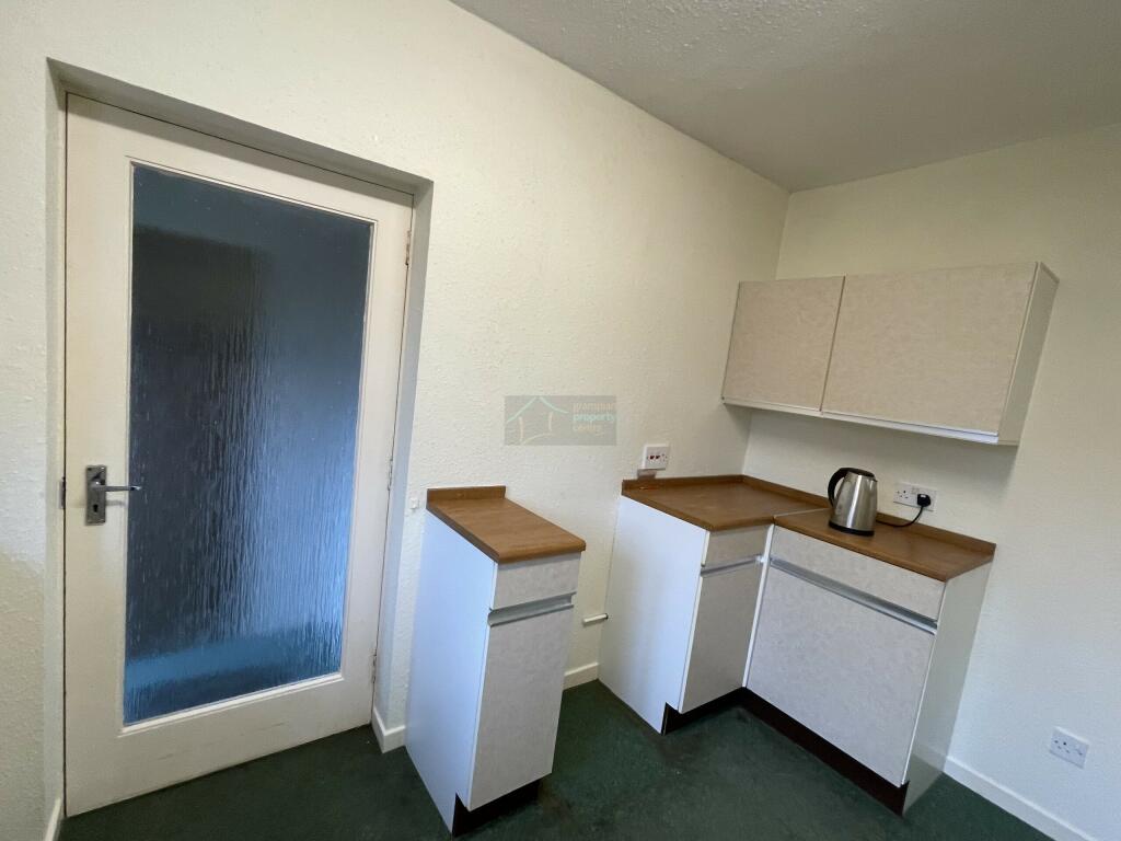 Kitchen b.JPG