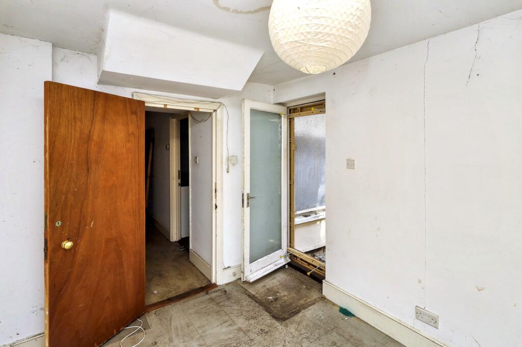 19 Sparsholt Road, Finsbury Park, London N19 4EL