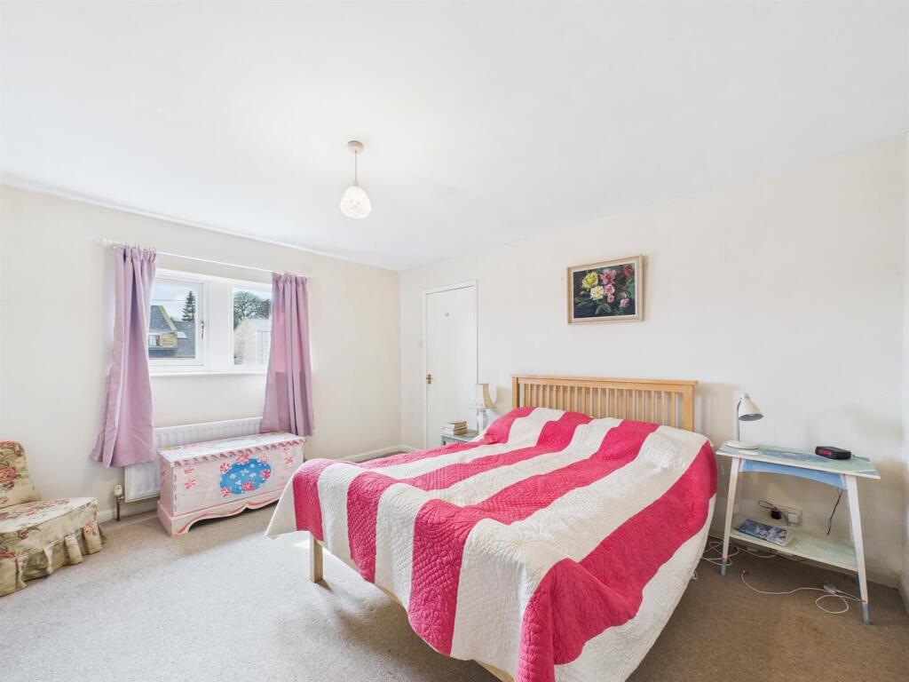 bed 1.jpg