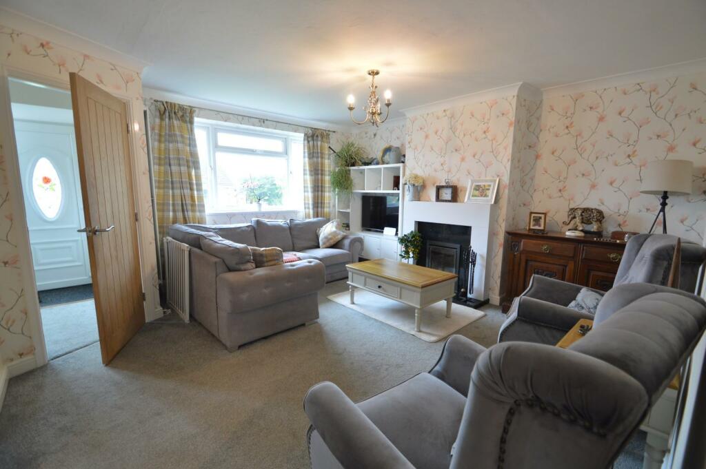 14 Warburton Avenue lounge.JPG