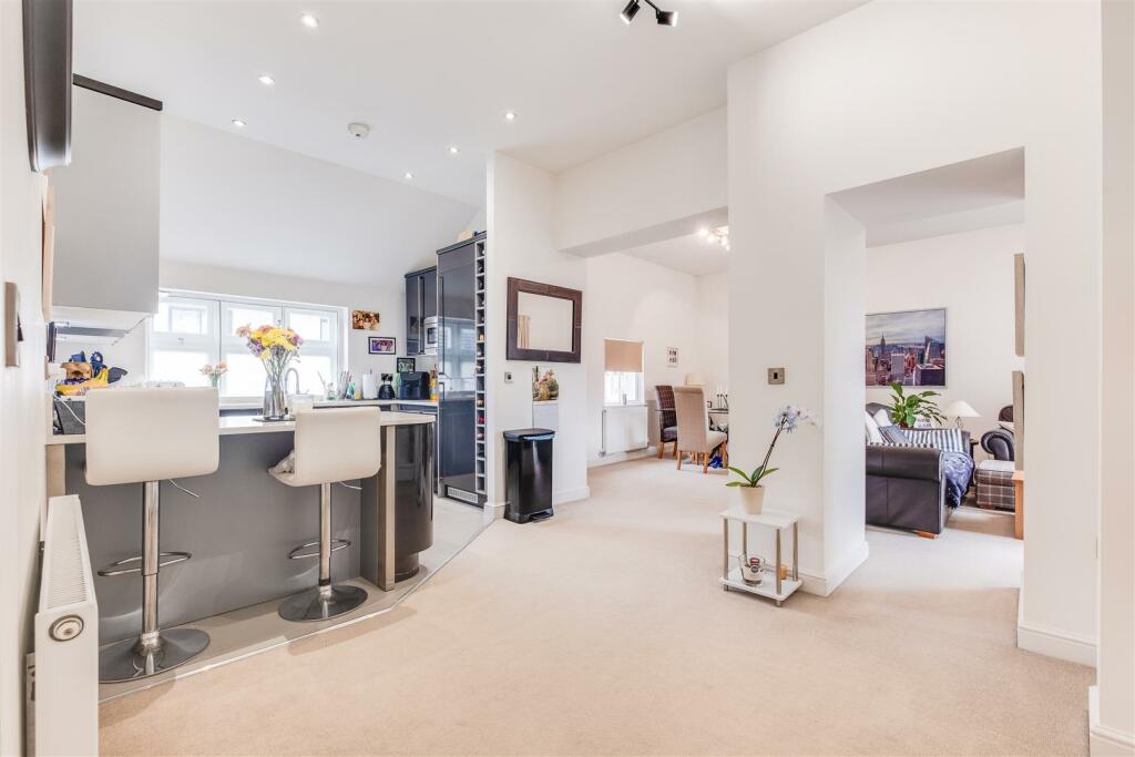 Constables - 41 Mostyn House New-7.jpg