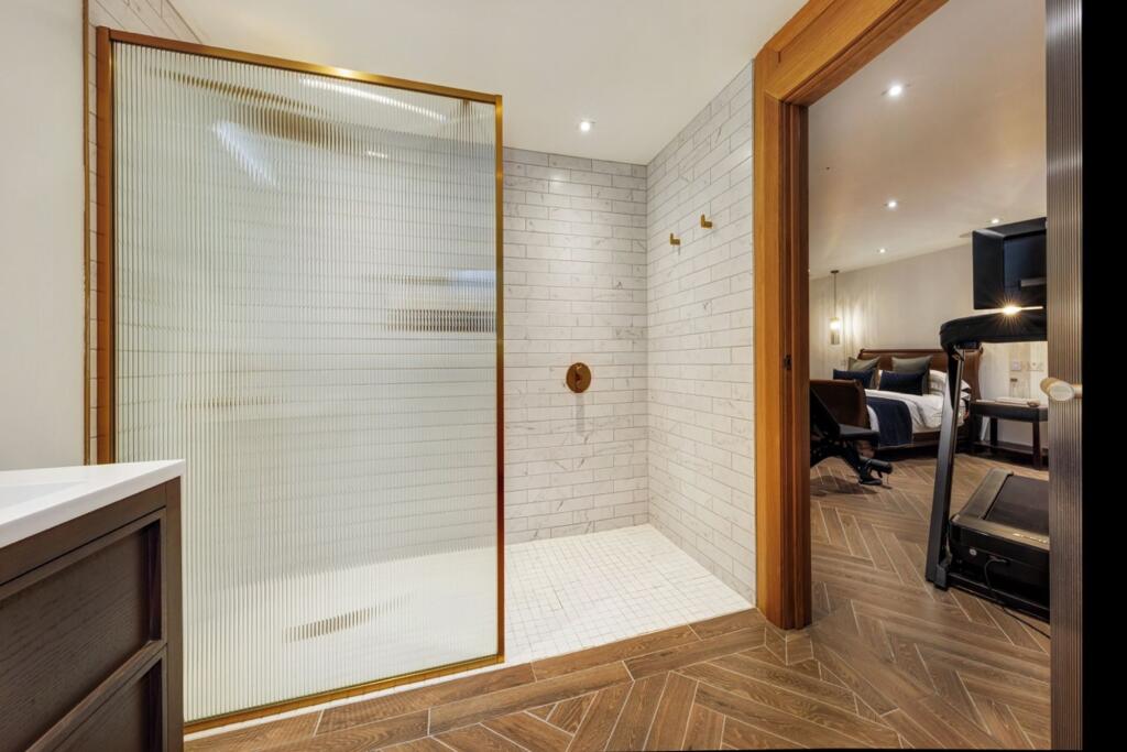 Annexe shower