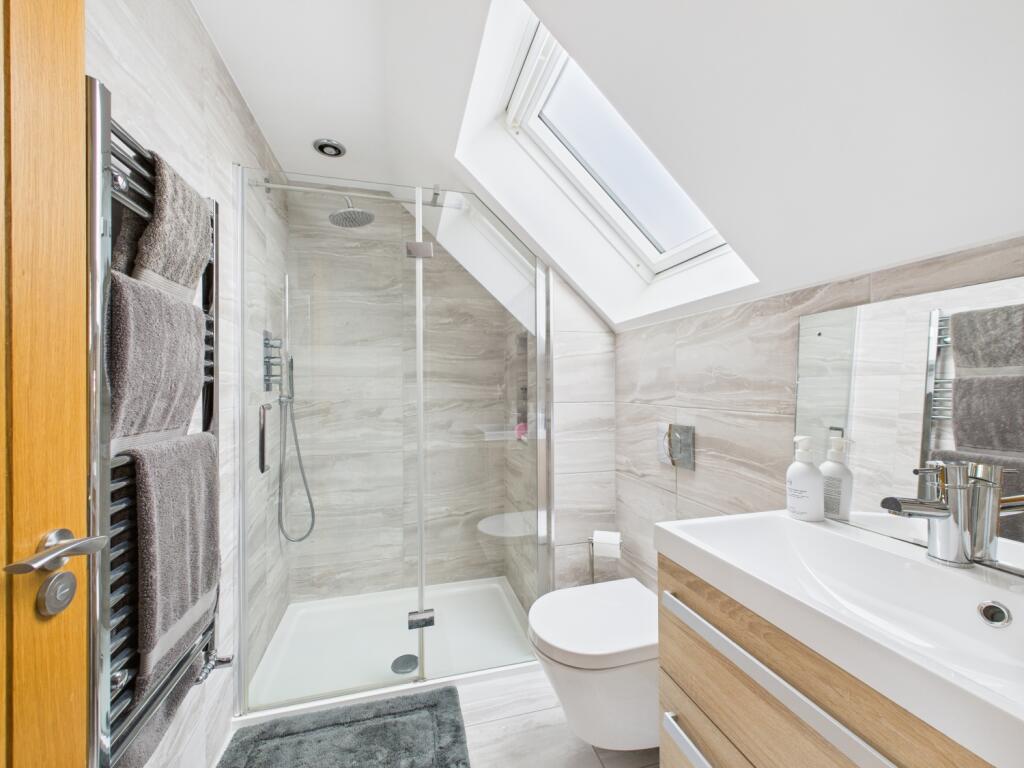 Ensuite to Bedroom One - Second Floor 