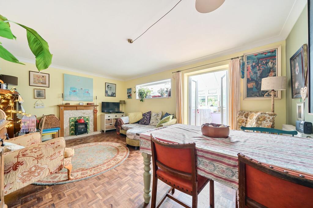 Living Room/Dining Room (2)