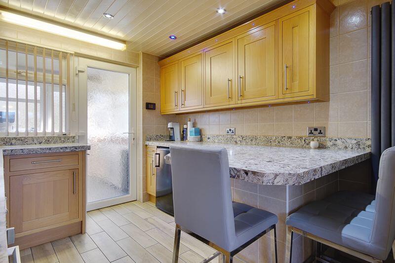 Kitchen/Breakfast: