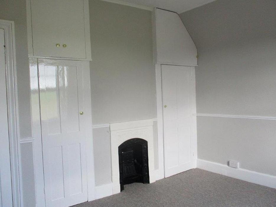 11. Master Bedroom.JPG